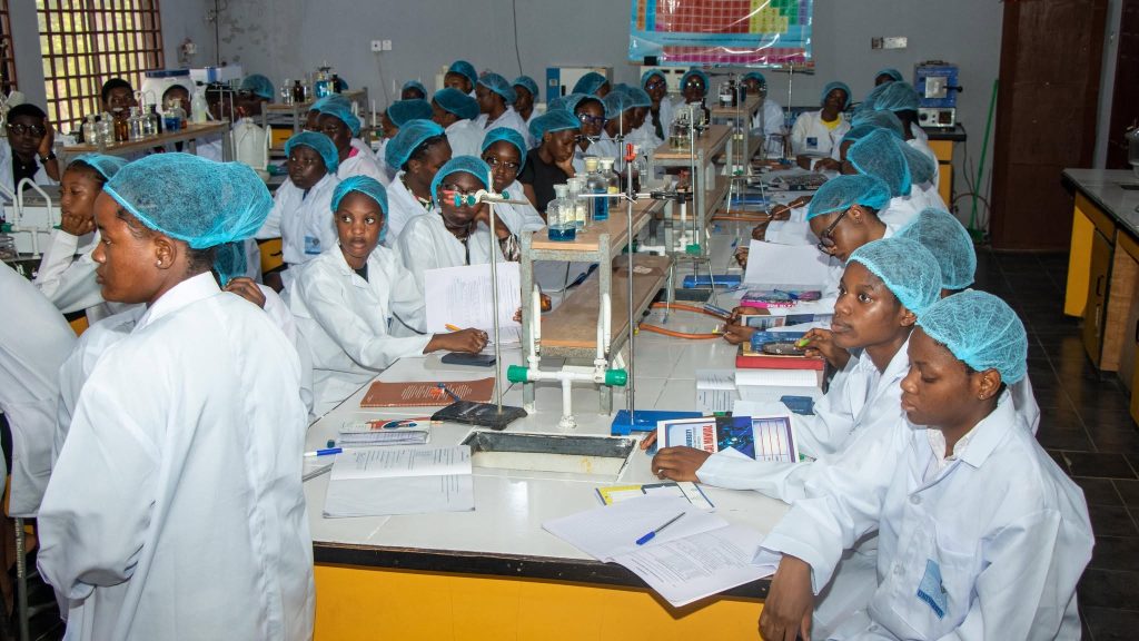 Building Professional Competence Through Practical Laboratory Training